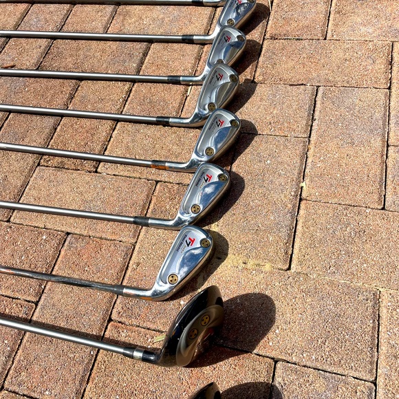 Golf Set Tour Model T7 Beta 
10 Pc In RH 
Graphite shafts - Picture 1 of 10
